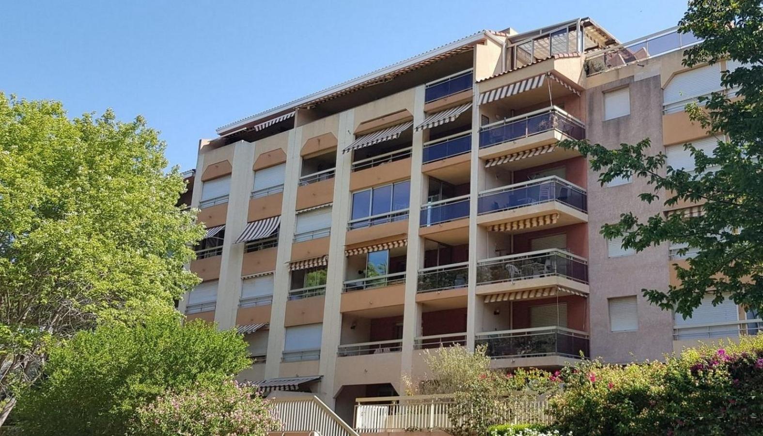 Studio A 100 M Du Port Et 500 M Des Plages Hyeres Exterior photo