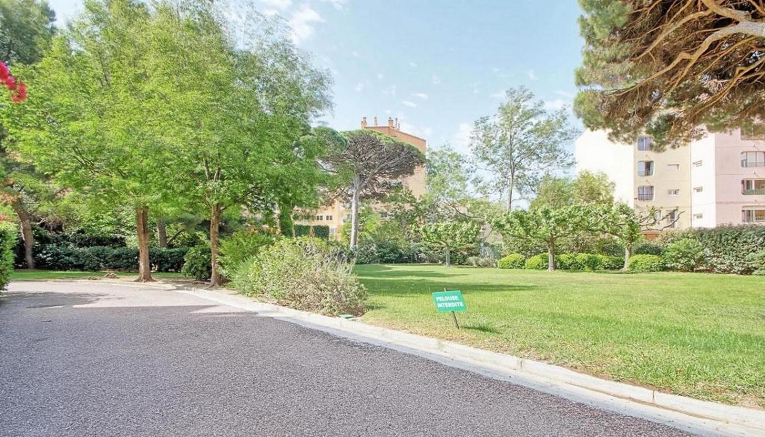 Studio A 100 M Du Port Et 500 M Des Plages Hyeres Exterior photo